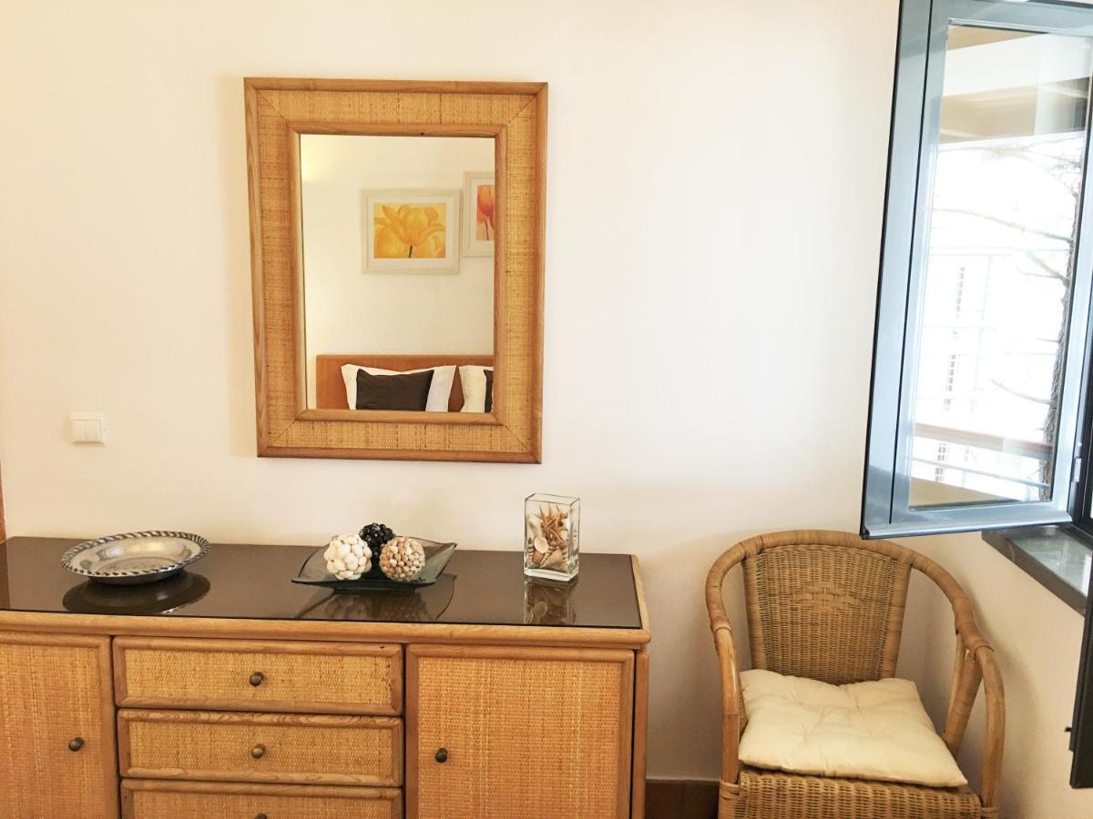 Apartamento T1 Em Com Piscina E Garagem